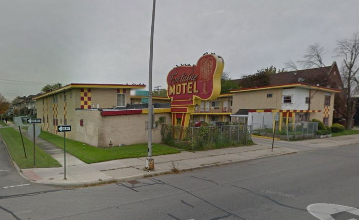 Fontaine Motel - Older Street View